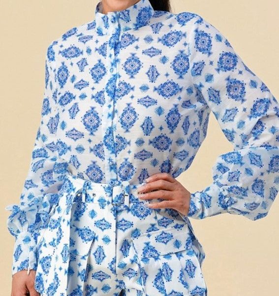 2-Piece Set Long Sleeve Button-Down Shirt with Printed Details and Fitted Shorts